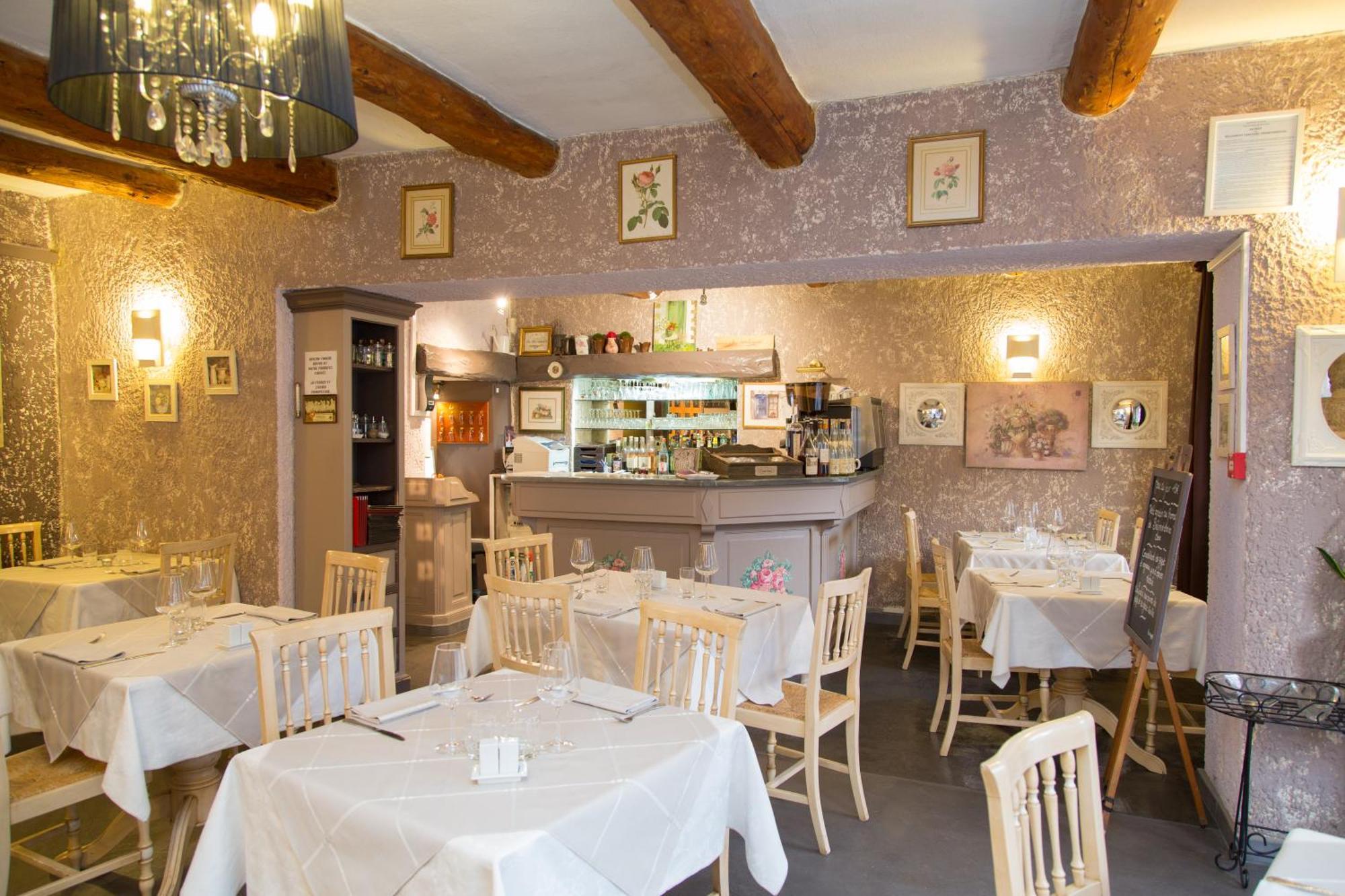 Logis Hotel Restaurant La Farigoule Sainte-Cécile-les-Vignes Exterior foto