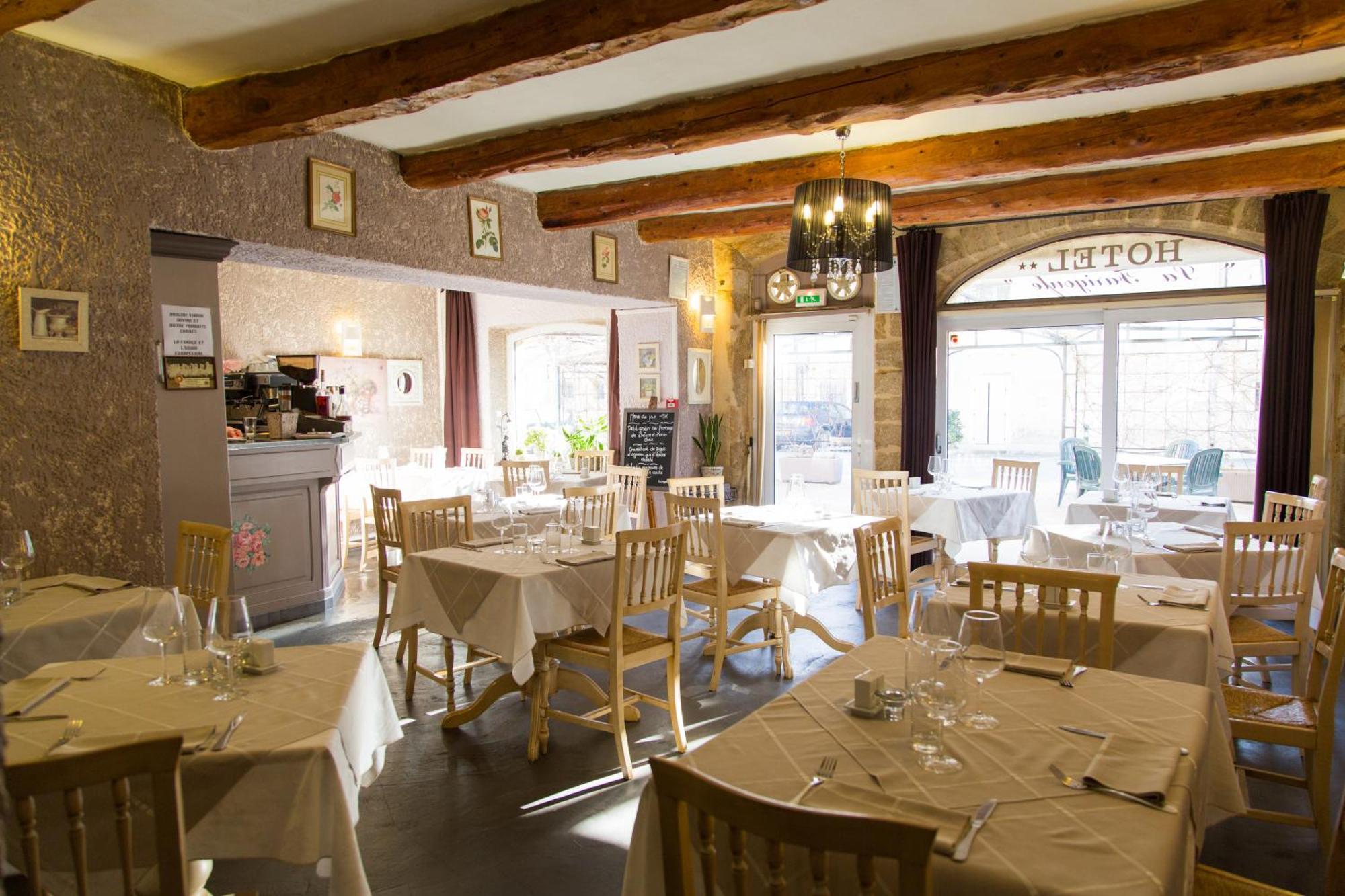 Logis Hotel Restaurant La Farigoule Sainte-Cécile-les-Vignes Exterior foto