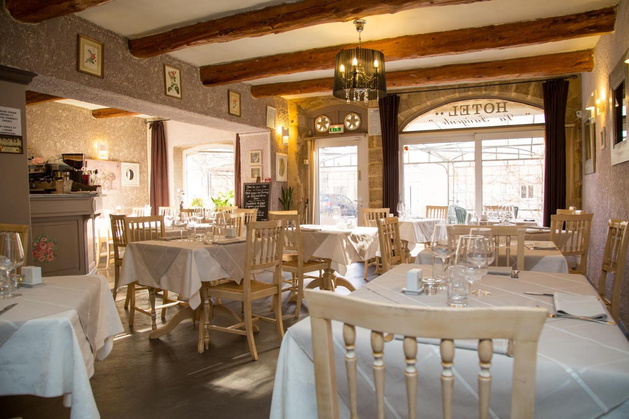 Logis Hotel Restaurant La Farigoule Sainte-Cécile-les-Vignes Exterior foto