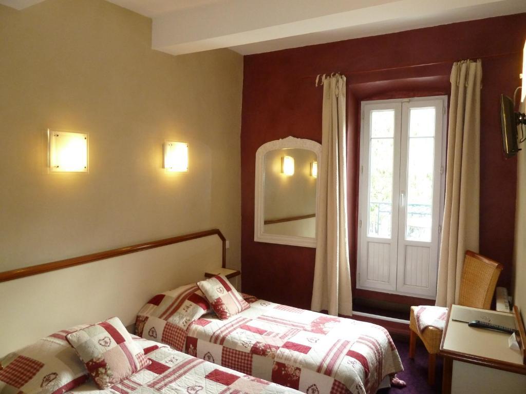 Logis Hotel Restaurant La Farigoule Sainte-Cécile-les-Vignes Zimmer foto