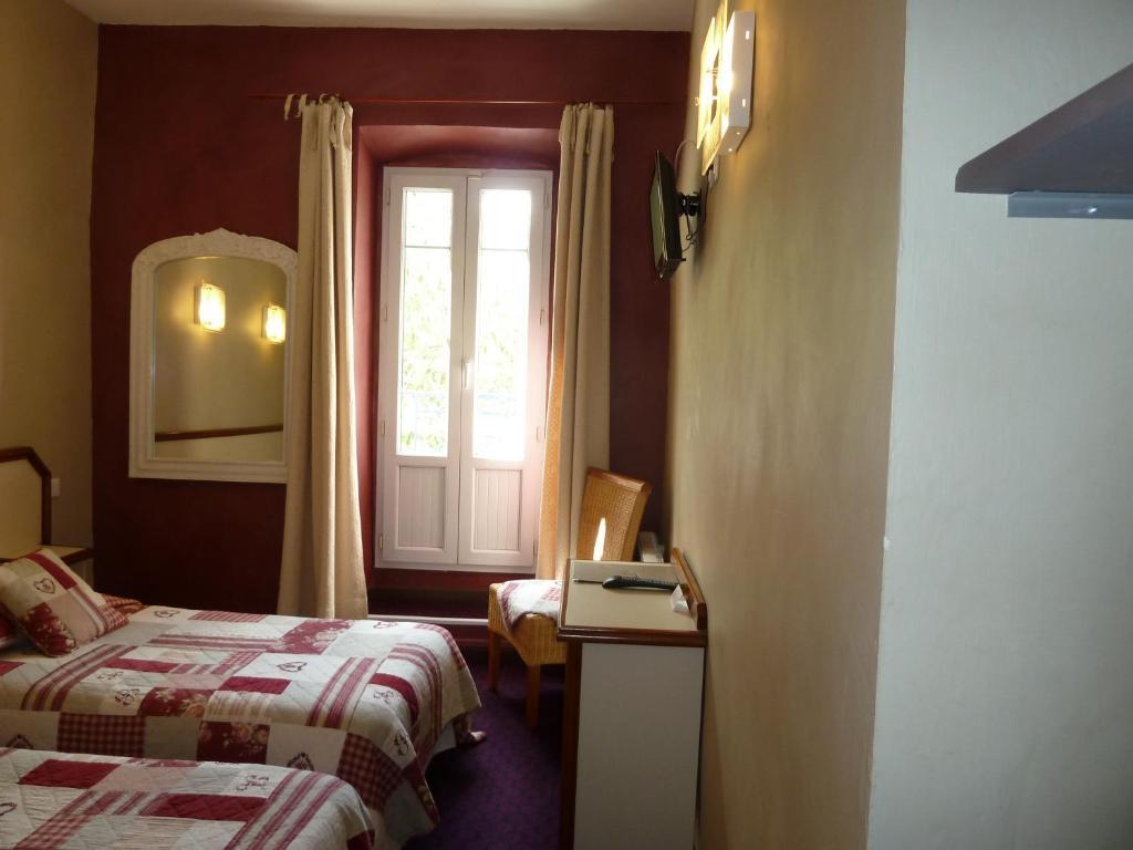 Logis Hotel Restaurant La Farigoule Sainte-Cécile-les-Vignes Zimmer foto