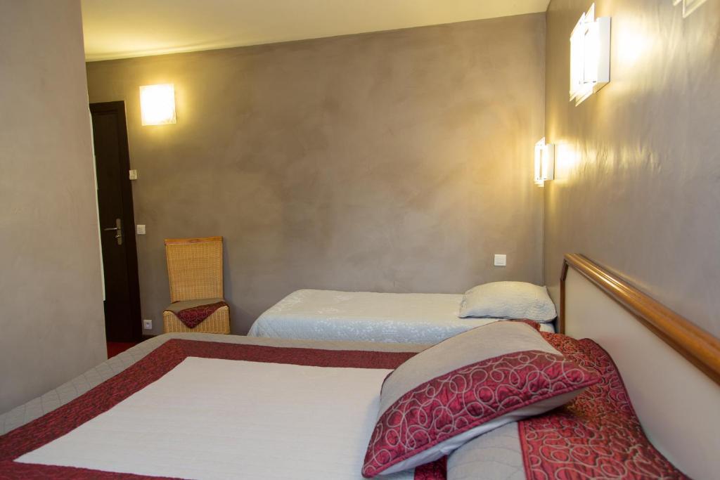 Logis Hotel Restaurant La Farigoule Sainte-Cécile-les-Vignes Zimmer foto