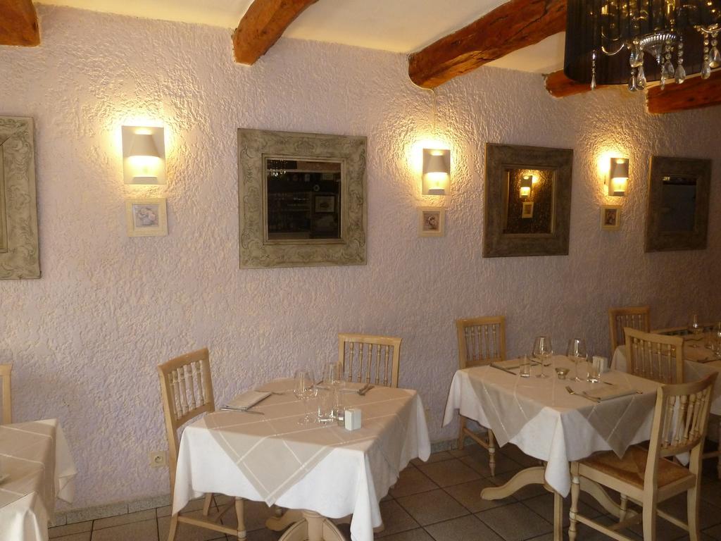 Logis Hotel Restaurant La Farigoule Sainte-Cécile-les-Vignes Exterior foto