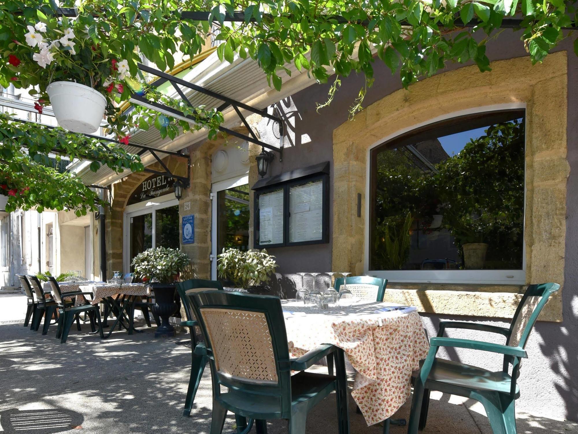 Logis Hotel Restaurant La Farigoule Sainte-Cécile-les-Vignes Exterior foto