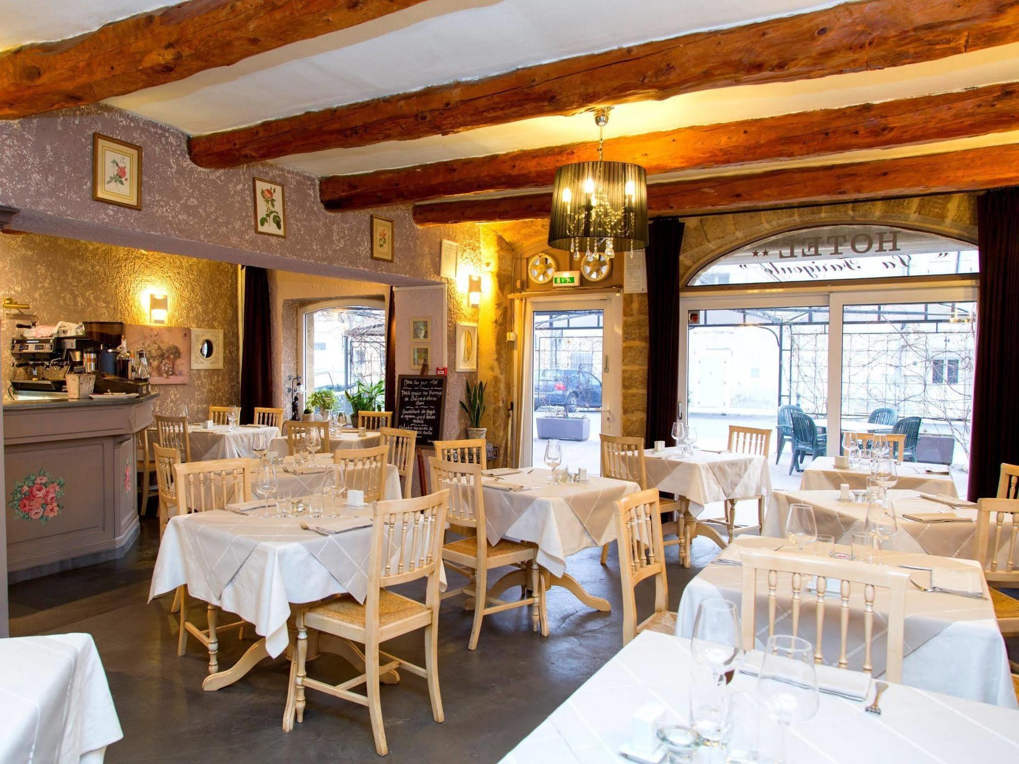 Logis Hotel Restaurant La Farigoule Sainte-Cécile-les-Vignes Exterior foto