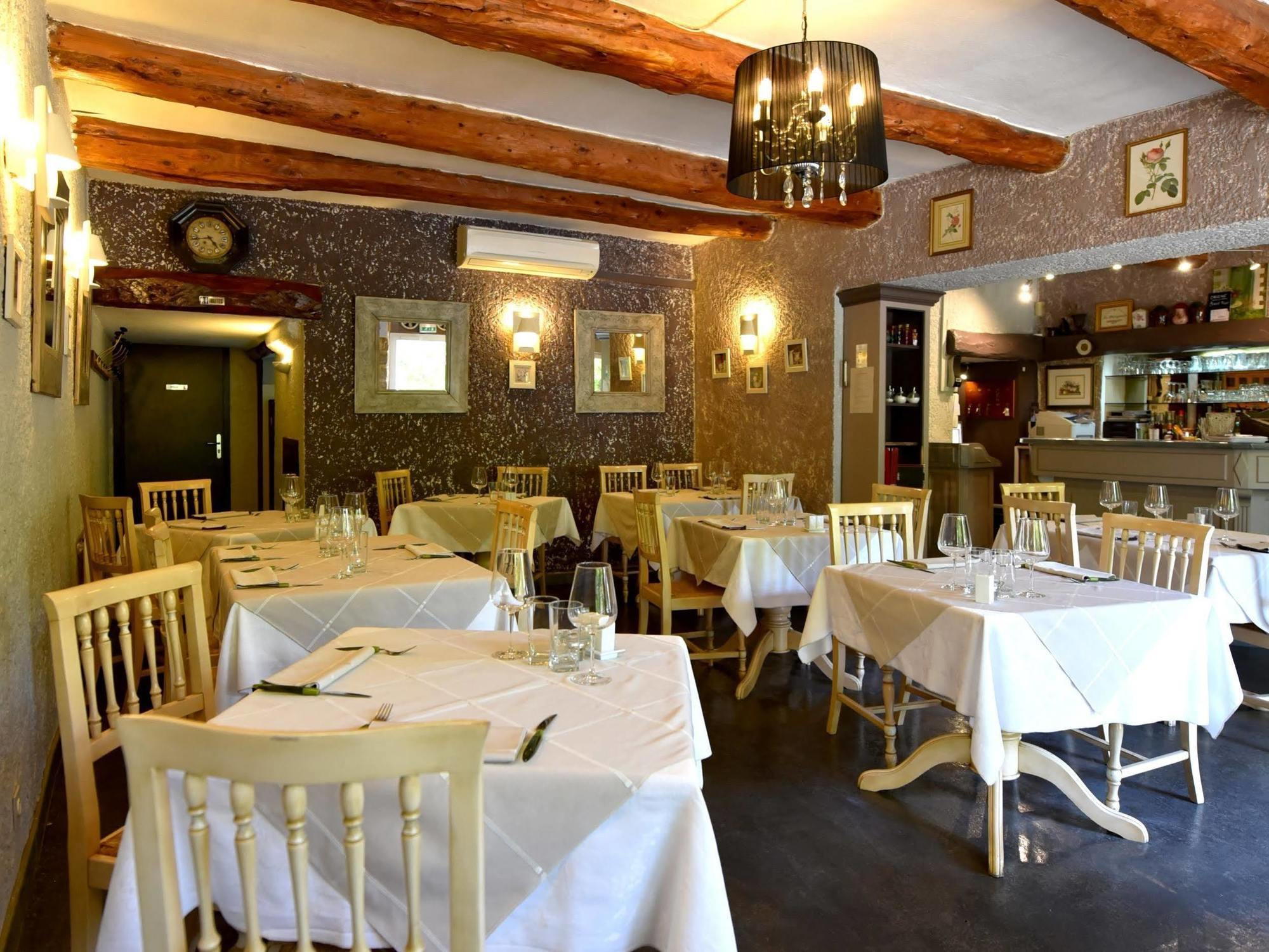 Logis Hotel Restaurant La Farigoule Sainte-Cécile-les-Vignes Exterior foto